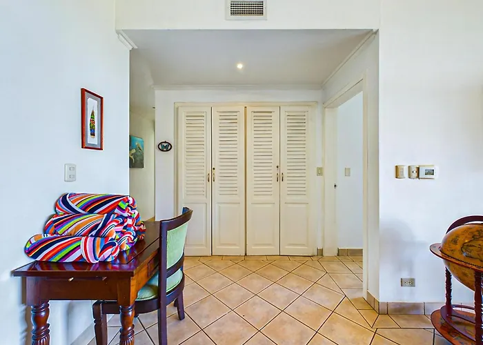 Sunrise 4-beautiful 3br Penthouse *